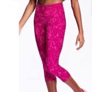 High Waisted Pink Geo Print Cropped Leggings